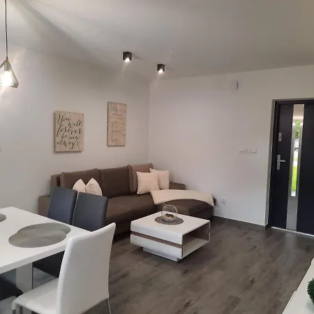 アパート Apartamenty Las Zator