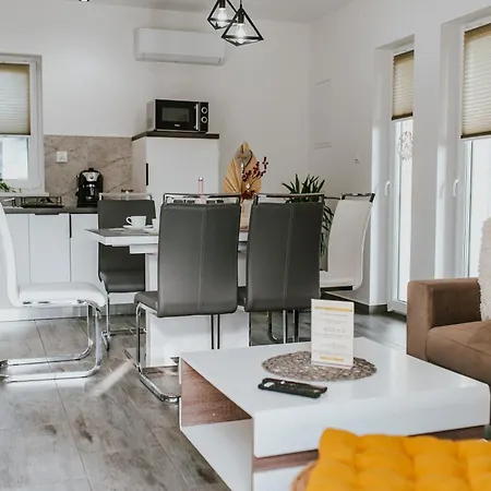 アパート Apartamenty Las Zator *