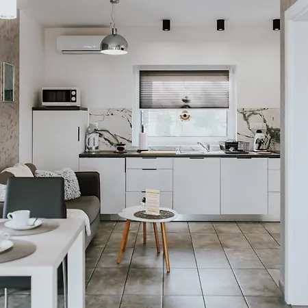 アパート Apartamenty Las Zator