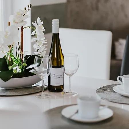 Apartamenty Las Zator アパート ザトル